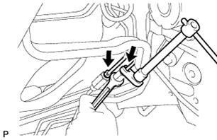 Bước 1 Xả dầu phanh 68 Dùng cờlê vặn đai ốc nối tách ống dầu phanh ra 7