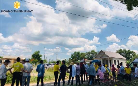 Đưa khách hàng tham quan sản phẩm Cam Lo Residence Định hướng kinh doanh công ty 5