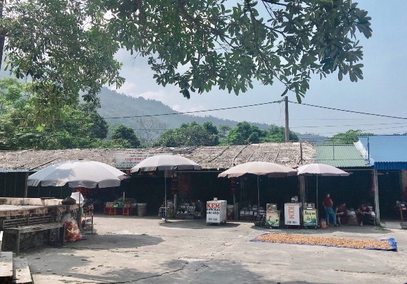 Hình 5 Các hộ kinh doanh tại ATK Định Hóa Hình 6 Di tích Đồi Khau Tý Hình 7 1