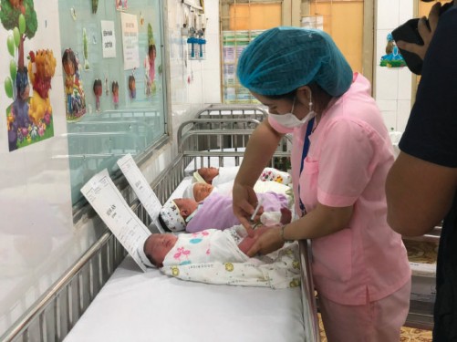 HBsAg từ trước Không chỉ định điều trị không điều trị Lúc si nh 4 5 6