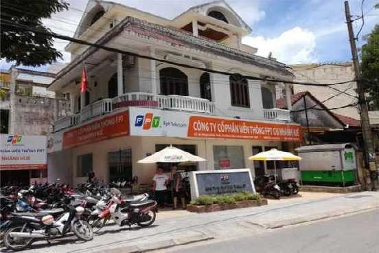Hình 2 3 Phòng giao dịch FPT Telecom Nam sông Hương Nguồn http fpthue vn  Địa 1