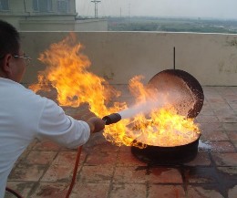 75s 100s 130s Hình 3 18 Thử nghiệm hiệu quả dập cháy của dung dịch bọt AFFF có 2