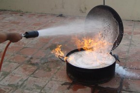 100s 130s Hình 3 18 Thử nghiệm hiệu quả dập cháy của dung dịch bọt AFFF có 3