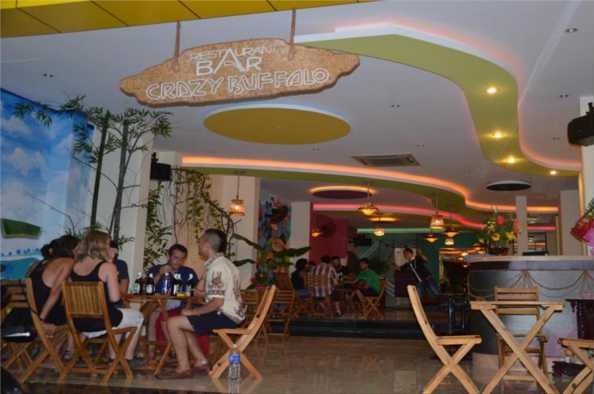 Hình 2 3 Quầy Bar mini của khách sạn Thanh Xuân 2 1 3 Cơ cấu tổ chức và bộ máy 3