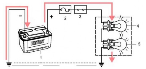 Hình 1 2 Sơ đồ mạch điện có hai phụ tải mắc nối tiếp 1 Ắc qui 2 Cầu 2
