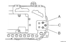 2 3 Mạch báo áp suất dầu bôi trơn Lắp một bóng đèn 3 4W giữa cực của 10