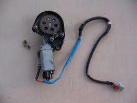 Khi mô tơ quay thông qua bộ giảm tốc để tăng mô men giúp thay đổi góc nghiêng 11