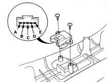 Dùng tô vít tháo công tắc điều khiển ghế ra khỏi ghế Dùng đồng hồ vạn 16