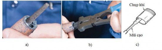 Hình 1 4 Các phương pháp làm sạch chụp khí a Dùng giũa b Dùng kìm chuyên 5