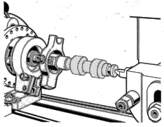 Phôi gá một đầu vào mâm cặp 3 chấu của đầu phân độ đầu kia chống tâm 10