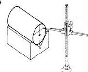 Hình 7 10 Vạch dấu vị trí lỗ tâm trên khối V Để gia công chính xác các lỗ 9