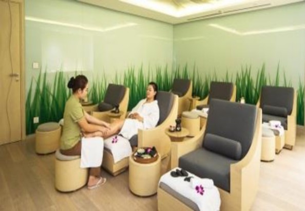 Hình 9 Hồ bơi Hình 10 Phòng tập thể thao 2