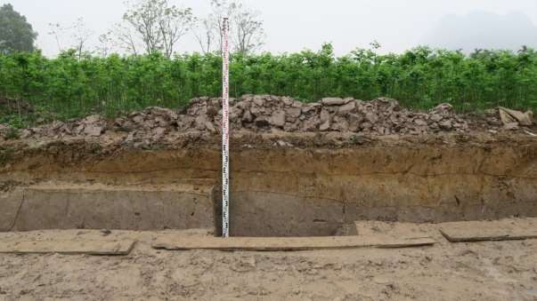 Ảnh 109 Một đoạn địa tầng vách Bắc hố 20 CQ TS1 Ảnh 110 Một đoạn địa 12