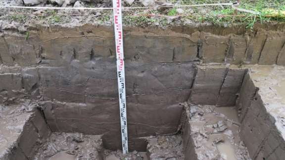 Ảnh 110 Một đoạn địa tầng vách Bắc hố 20 CQ TS2 Nguồn Lê Thị Liên 13