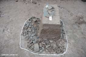 Ba 01 Di tích móng cột thời Đại La 12 VH G01 L09 MT137 Ba 02 Di tích móng cột thời 2