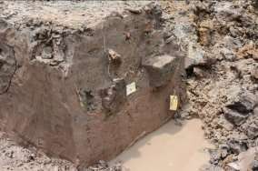 Ba 17a Di tích móng trụ 12VH G01 MT 197 Nguồn VKCH Ba 17b Móng trụ 12VH G02 MT 311 30