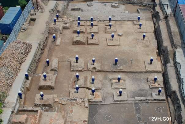 Ba 23 Mô hình người đứng giả định di tích kiến trúc 12 VH LY KT001 36