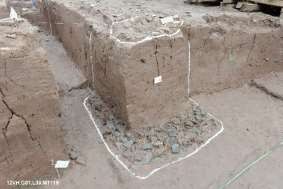 Ba 03 Di tích móng cột thời Đại La 12 VH G01 L08 MT119 Ba 04 Di tích móng cột thời 6