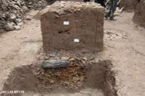 Ba 03 Di tích móng cột thời Đại La 12 VH G01 L08 MT119 Ba 04 Di tích móng cột thời 7