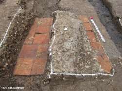 Ba 35 Di tích móng cột thời Lý 12 VH G01 MT019 Ba 36 Di tích móng cột thời Lý 16