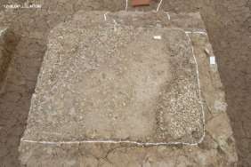 Ba 37 Di tích móng cột thời Lý 12 VH G01 MT010 Ba 38 Di tích móng cột thời Lý 18