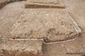 Ba 45 Di tích móng cột thời Lý 12 VH G02 MT132 Ba 46 Di tích móng cột thời Lý 26