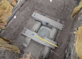 Ba 54 Khối đá trụ xoay và các thanh gỗ liên kết Người chụp Nguyễn Hữu 34