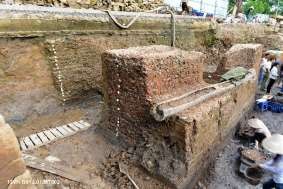 Ba 27 Di tích móng cột thời Lý 12 VH G01 MT002 Ba 28 Di tích móng cộ thời Lý 6