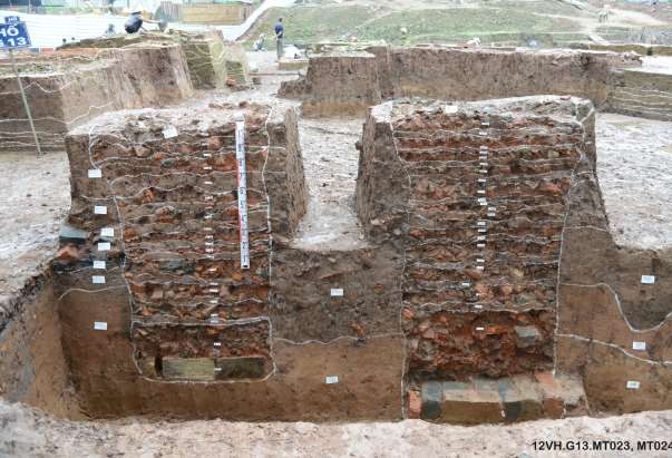 Ba 73 Mặt cắt chi tiết thể hiện kỹ thuật xây dựng móng cột thời Lê Trung 6