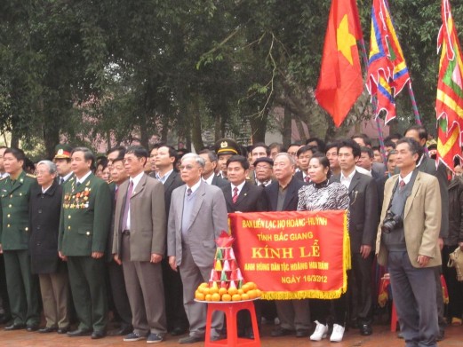 Lễ dâng hương của Ban liên lạc họ Hoàng Huỳnh tỉnh Bắc Giang tại Lễ khai 3