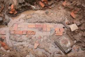 3 4 5 6 Hình 03 1 Dấu tích bó nền thời Lê Sơ 2 Dấu tích rãnh thời Lê Sơ 3 16