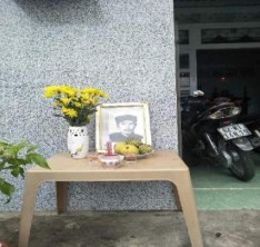 Ảnh 24 Nhân dân lập hương án bên đường ở Nhật Tảo Long An nhân kỷ 12