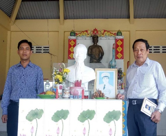 Ảnh 37 Thờ Bác Hồ đại tướng Vò Nguyên Giáp trước tượng Nguyễn Trung 11