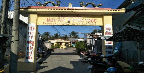 Ảnh 38 Hai câu thơ trước cổng đình thờ Nguyễn Trung Trực tại xã An Quảng 12