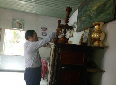 Ảnh 32 Dâng hương tại nhà ông mười Thọ cháu đời thứ tư Nguyễn Trung 4