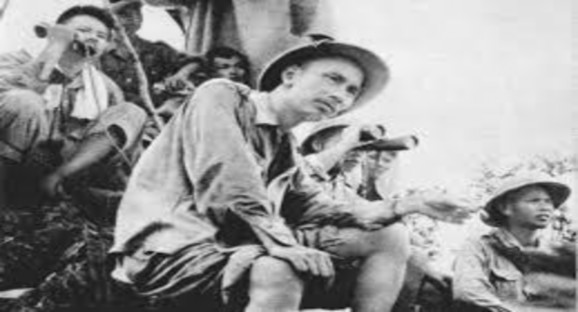 Hình 2 4 Hình ảnh Bác Hồ trên Đài quan sát mặt trận Đông Khê của Đài 4