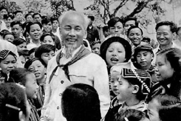 Hình 2 5 Hình ảnh Bác Hồ với nhân dân Tây Bắc của Đài PTTH Bắc Kạn 1