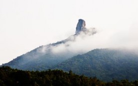 Hình 2 2 Núi Đá Bia tỉnh Phú Yên Nguồn SVHTTDL tỉnh Phú Yên 2016 Tài nguyên du 2