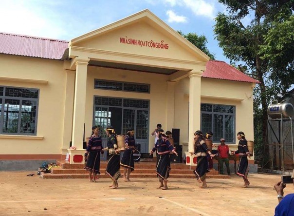 Hình 3 Nhà sinh hoạt cộng đồng xã Ea Uy Huyện Krông Pắc Hình 4 Nhà sinh hoạt 33