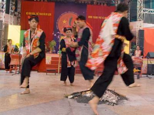 Tết nhảy lửa c ủ a dân tộc Dao Trang phục dân tộc Dao Phần V Phụ lục hình 6