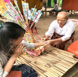 Hình 2 5 Quang cảnh buổi lễ Ảnh Loungfa Khantivong 2020 Hình 2 6 Tháp lúa tại 10