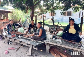 Hình 1 3 Người phụ nữ Phu Thai đang tạo họa tiết cho việc dệt vải Ảnh 3