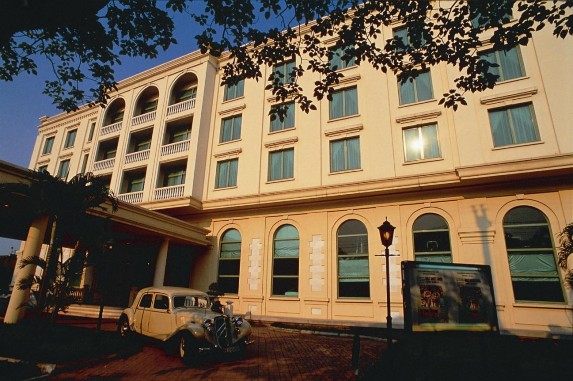 T oàn cảnh khách sạn Harbourview Hải Phòng Sân Courtyard Bể bơi khách sạn 2