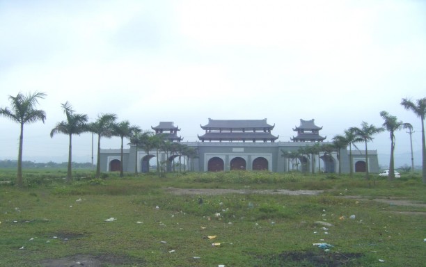 CỔNG TRÀO CỦA KHU DU LỊCH TRÀNG AN KHU NÚI CHÙA BÁI ĐÍNH ĐƯỜNG HẦM XUYÊN NÚI 1