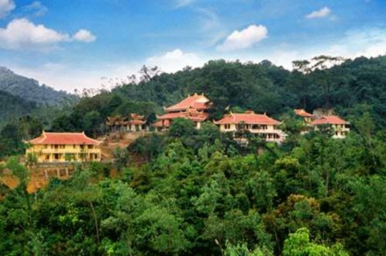 Toàn cảnh Thiền viện Trúc Lâm Yên Tử Sân vườn và cảnh quan thiền viện Trúc 1