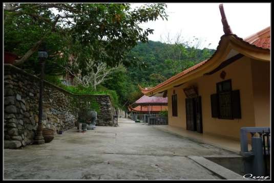 Trai đường và khu vực tu tập khách du lịch không được vào Không gian Thiền 3