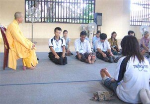 Ngồi thiền ở thiền viện Trúc Lâm Yên Tử 16