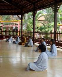 Ngồi thiền ở thiền viện Trúc Lâm Yên Tử 17