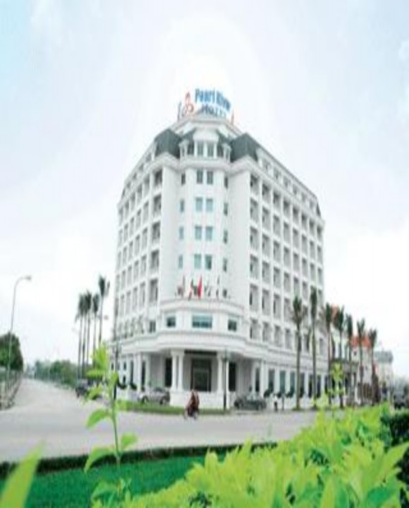 Guest Room Jade Restaurant Piano Bar Piano Bar Swimming Pool Swimming Pool Massage Services Sauna 1