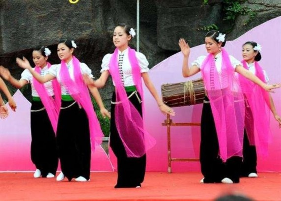 Tuần Văn hóa Du lịch Thái Nguyên năm 2010 Khu trưng bày ngoài trời Bảo tàng Văn 4